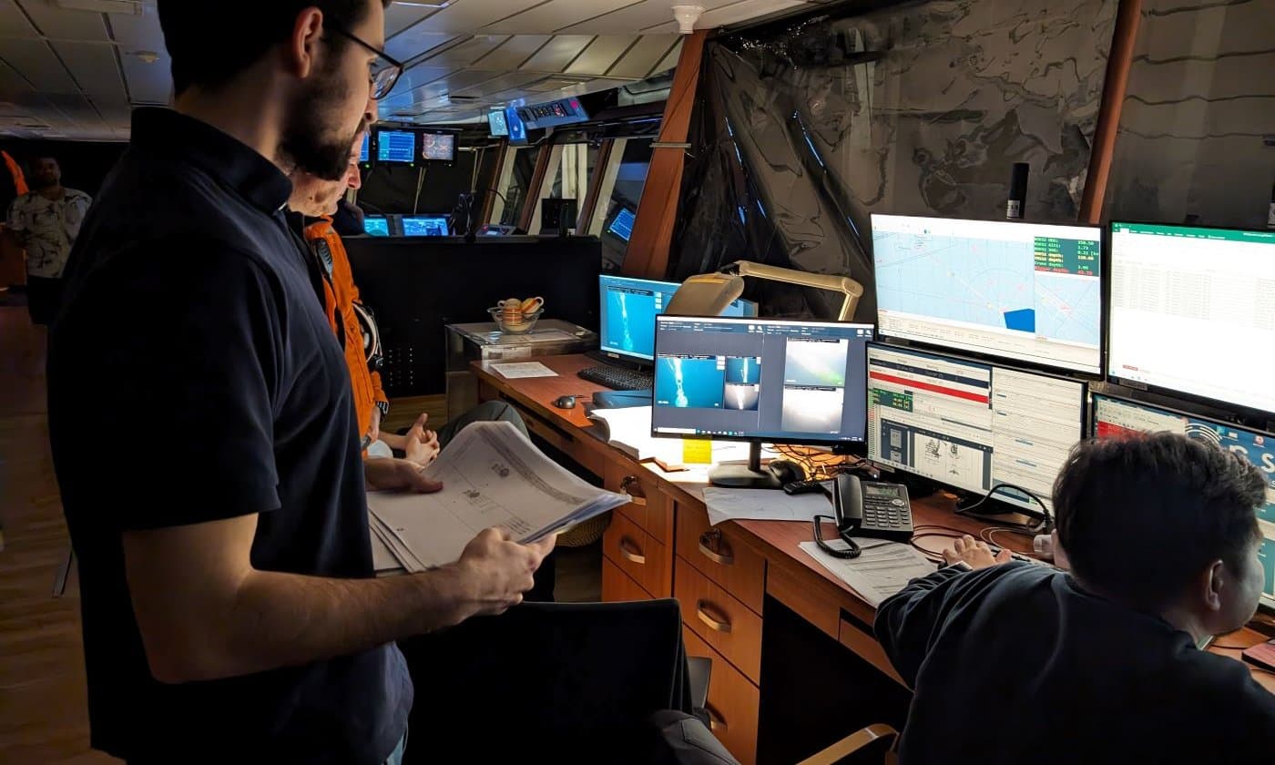 FSRU Toscana control room